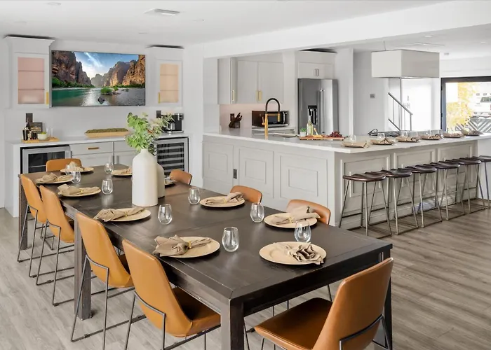 Casa Citrus Modern Old Town Escape *